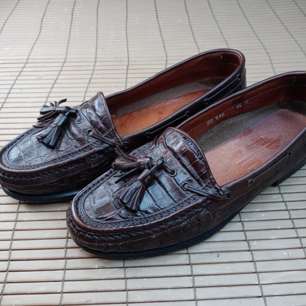 Johnston & Murphy men's brown leather Alligator print loafer. Sz 8.5M. 4…